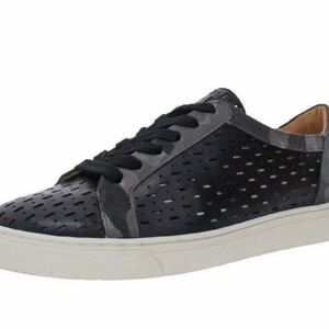 G.I.L.I camo and black leather. Size 9. Been worn once.